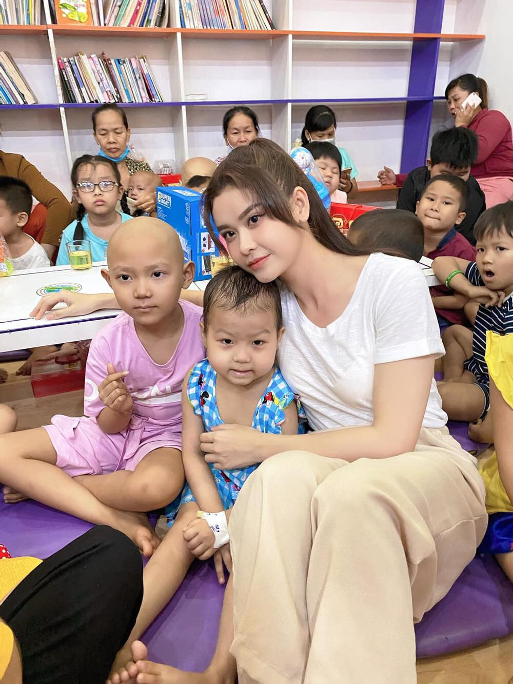 Vũ Khắc Tiệp rao bán ổi trên xe khách; Ngọc Trinh tung bộ ảnh kẹo ngọt đánh dấu tuổi 31 ảnh 14