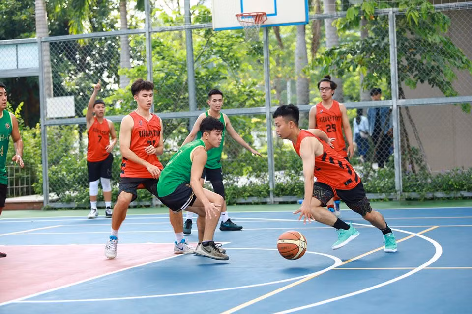 Sắc màu SV 23/6: ĐH Thương mại mở CLB tiếng Anh miễn phí, hotgirl Yên Bái gia nhập ĐH FPT ảnh 6