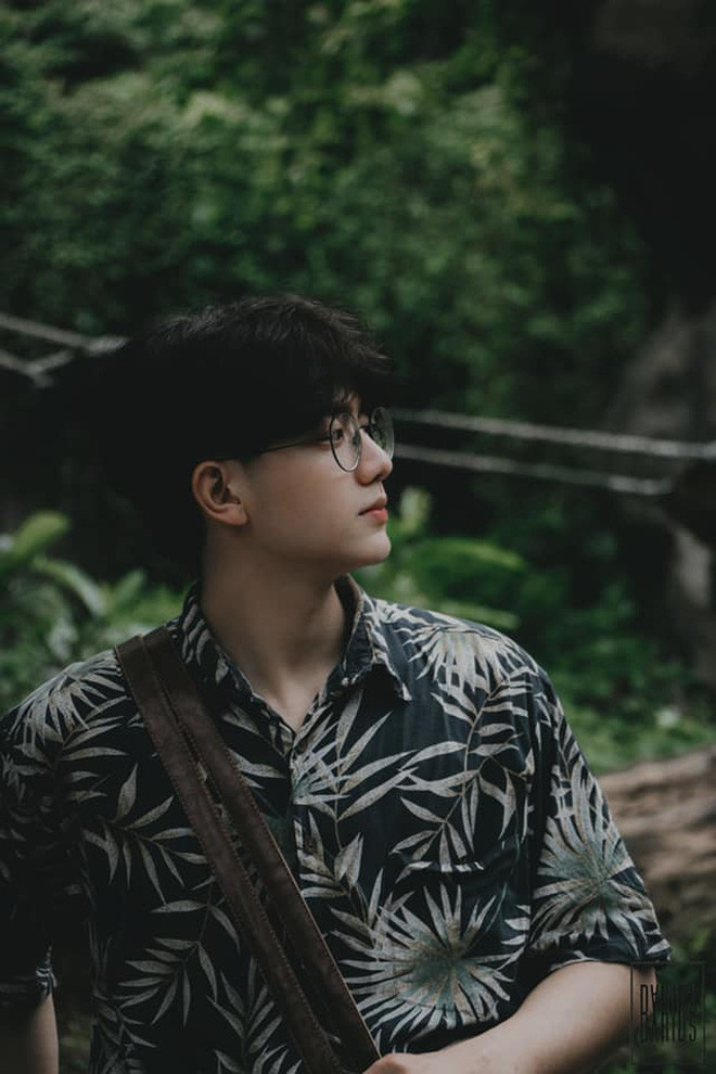 Sắc màu SV 16/7: "Nam thần" ĐH Công nghệ nhập hội trai đẹp trong học kỳ quân sự ảnh 3