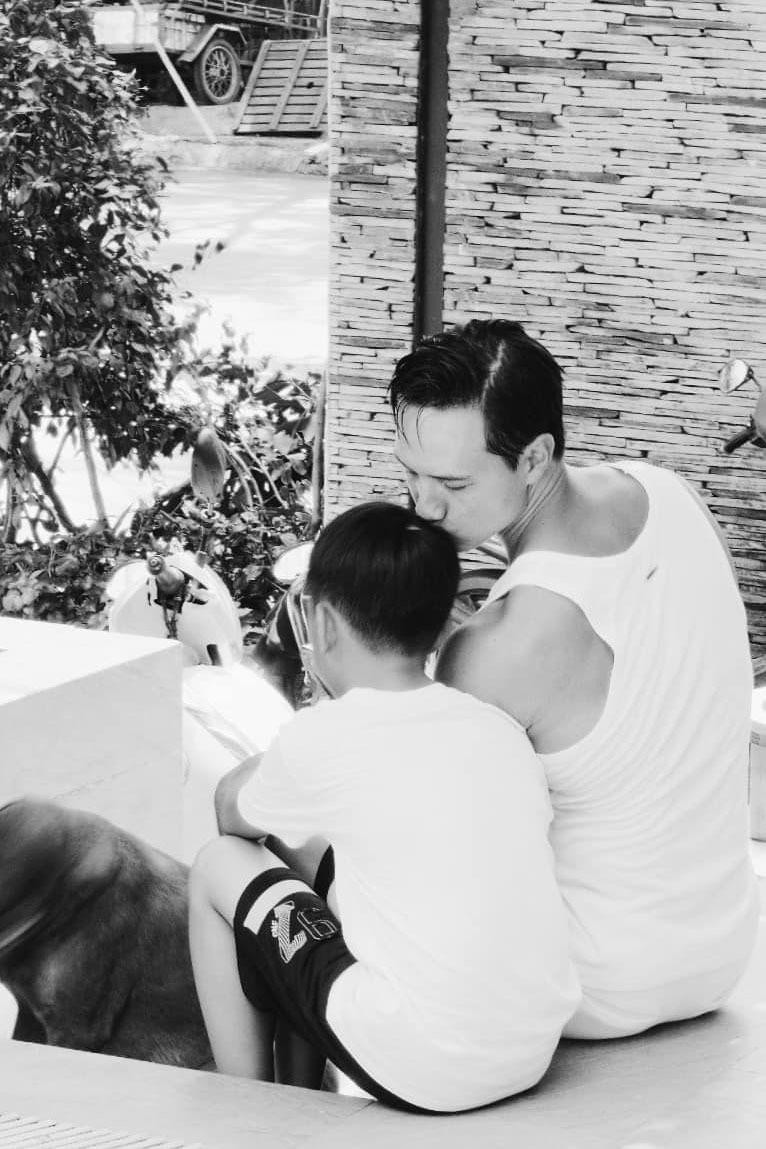 Showbiz 22/6: Hồ Ngọc Hà - Kim Lý hạnh phúc bên Subeo, Mai Phương Thúy khoe vòng 1 nảy nở ảnh 2