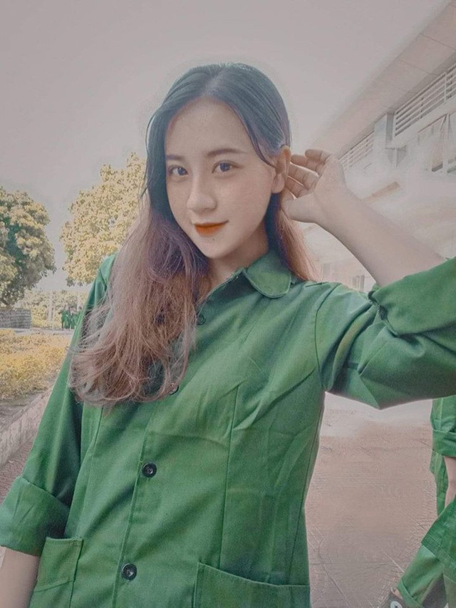 Sắc màu SV 18/7: “Bóng hồng” trường ĐH Kinh tế Quốc dân khoe sắc trong Học kỳ quân sự ảnh 3