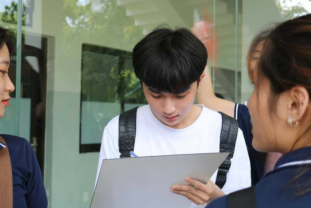 Sắc màu SV 25/7: Nụ cười tỏa nắng của 10X liệt hai chân, hot girl bản lĩnh trước cám dỗ ảnh 9