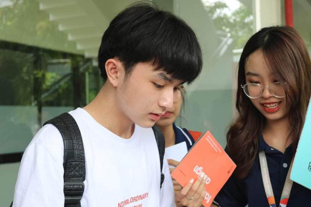 Sắc màu SV 25/7: Nụ cười tỏa nắng của 10X liệt hai chân, hot girl bản lĩnh trước cám dỗ ảnh 10