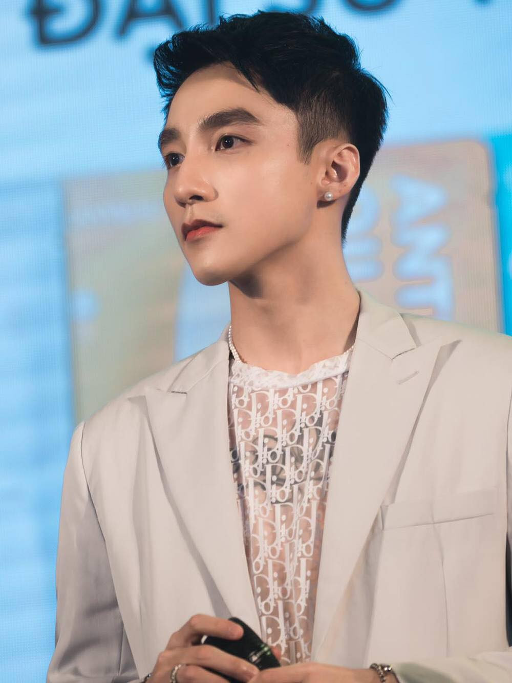 Lưu Hương Giang bị con gái tố “can thiệp dao kéo”; Hoa hậu Việt Nam 2006 khoe vòng 1 khủng ảnh 13