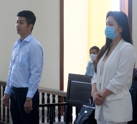 Chi Pu diện tất mỏng xuyên thấu; Phương Oanh liên tục tậu nhà sang ở tuổi 31 ảnh 25