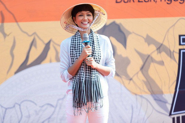 Showbiz 17/7: Chi Pu diện bikini nóng bỏng, Vũ Khắc Tiệp khoe cơ bụng 6 múi ảnh 16