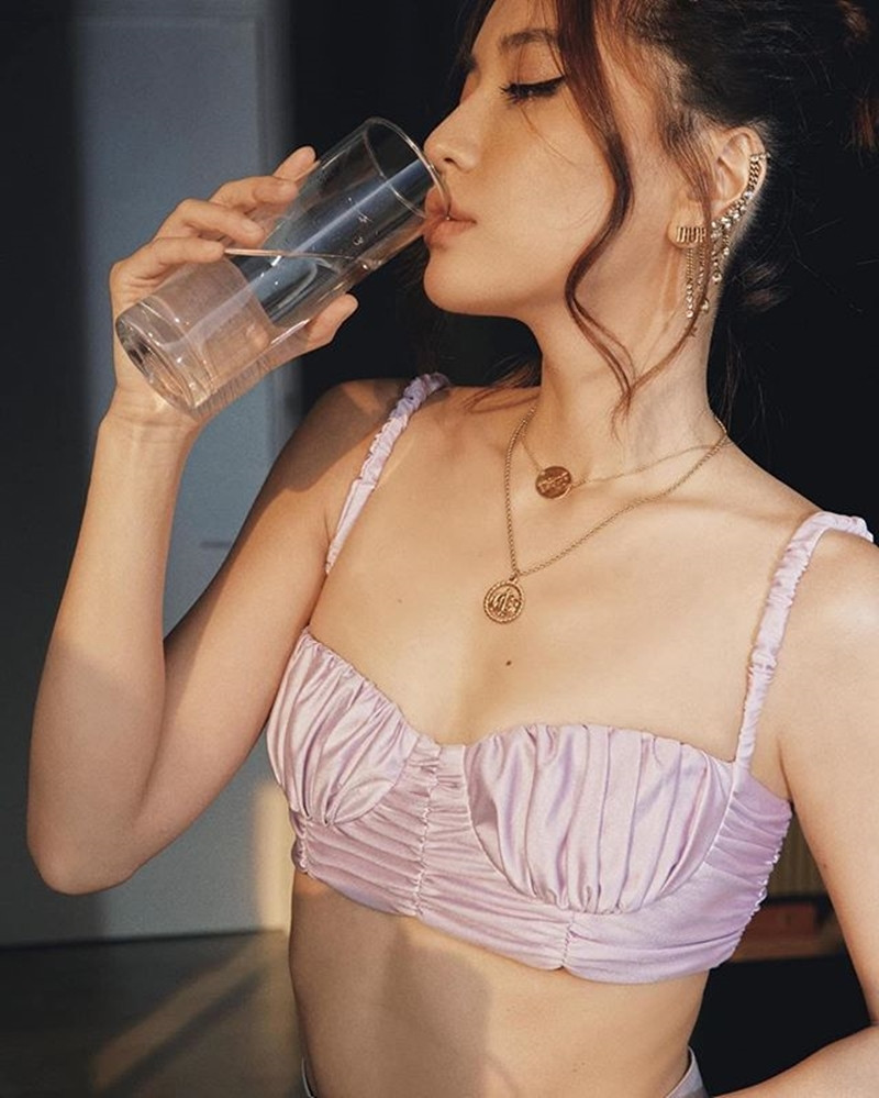 Showbiz 8/7: Châu Bùi “thả thính” Binz khi vừa chia tay Decao; Chi Pu khoe body táo bạo ảnh 13