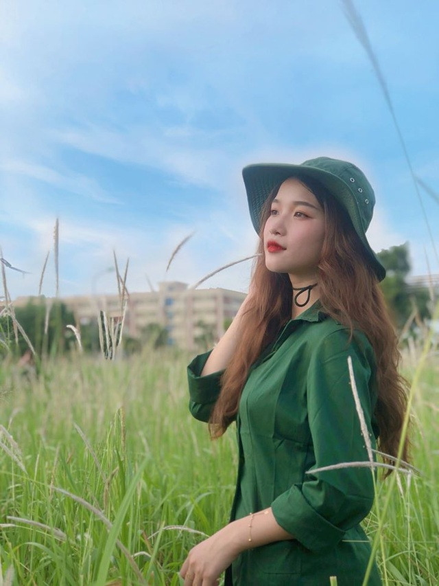 Sắc màu SV 18/7: “Bóng hồng” trường ĐH Kinh tế Quốc dân khoe sắc trong Học kỳ quân sự ảnh 2