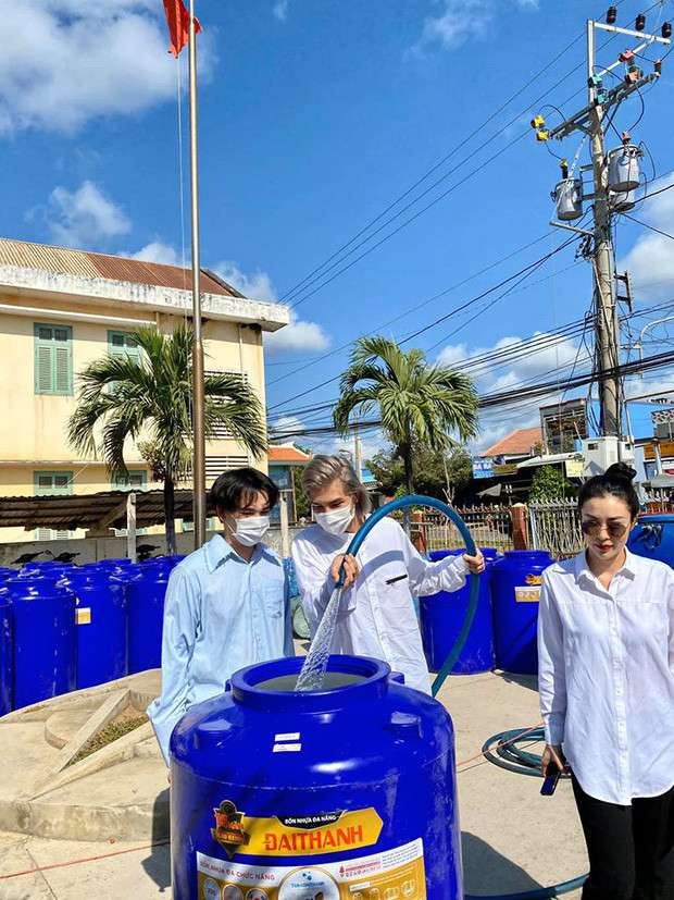 Showbiz 30/7: Tóc Tiên “nhá hàng” MV mới, Erik khoe bộ ảnh body “cực phẩm“ ảnh 12