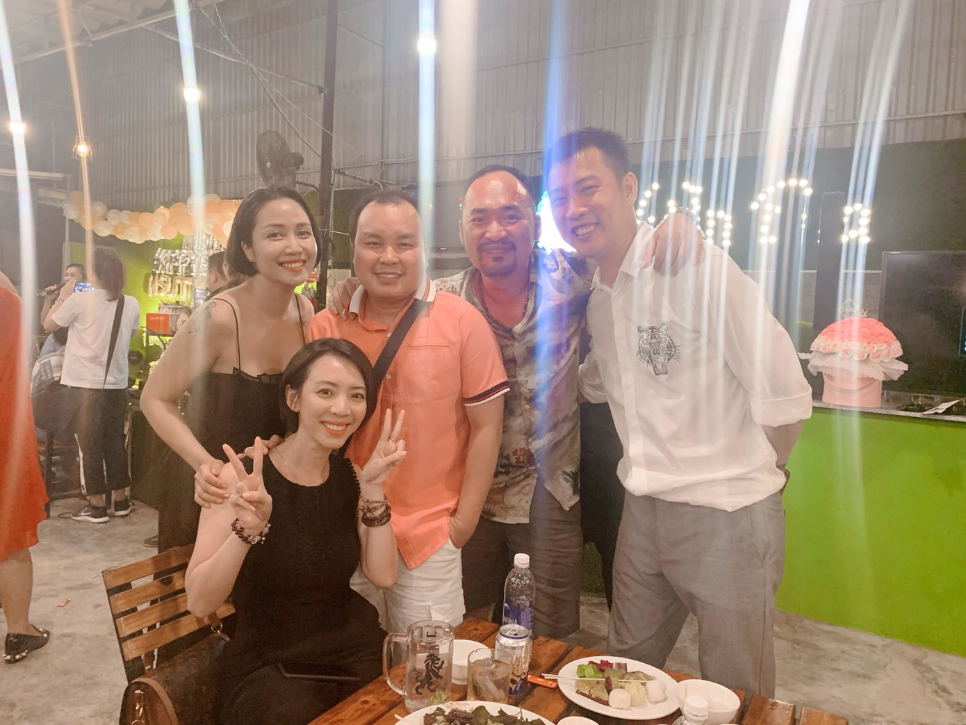 Showbiz 2/6: Jack khoe “núi quà” fan tặng 1/6, Tim và Trương Quỳnh Anh "tái hợp" ảnh 3