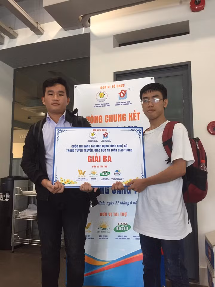 Sắc màu SV 28/6: 3 mỹ nữ ĐH Kinh tế Quốc gây sốt mạng, sinh viên lao đao vì giá điện tăng ảnh 8
