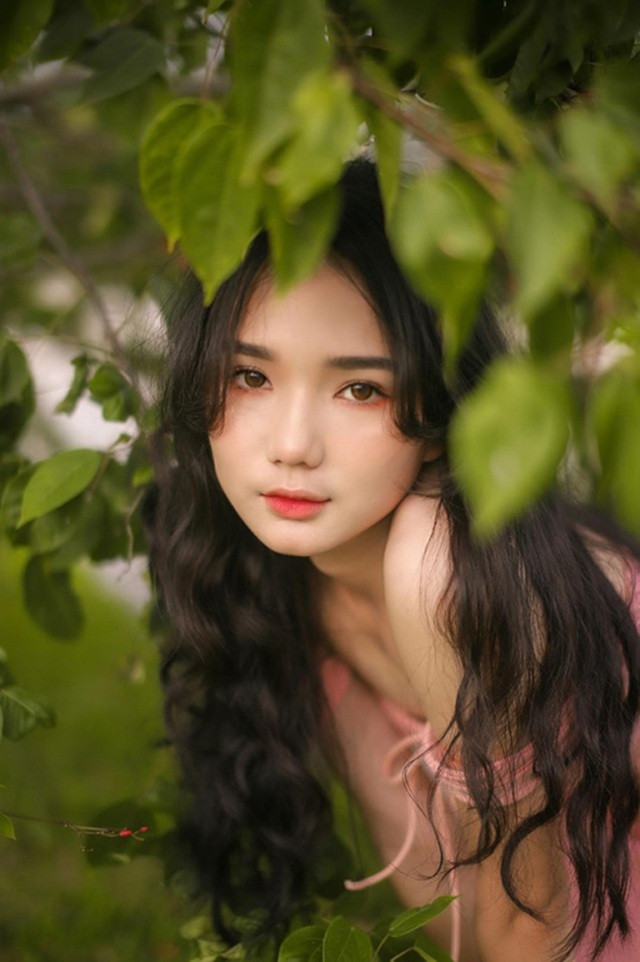 Sắc màu SV 1/8: Nữ sinh sở hữu nhan sắc như “búp bê lai”, hot girl có nụ cười tỏa nắng ảnh 4