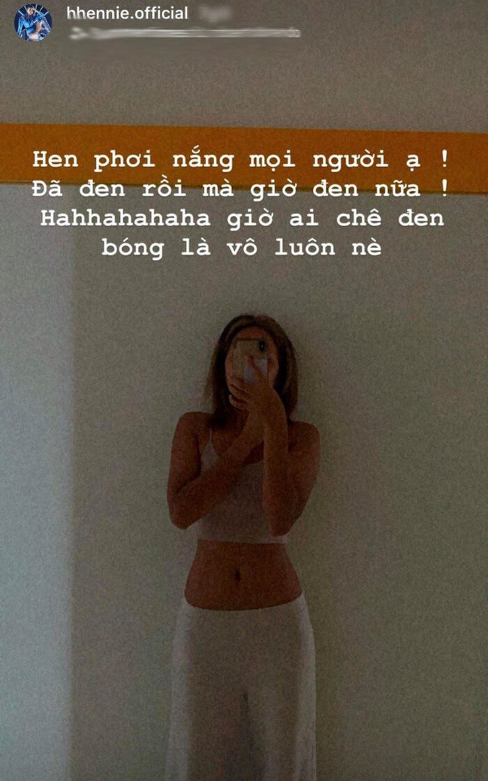 Showbiz 3/8: Bảo Thy diện pijama hàng hiệu, Mâu Thủy tủng ảnh nude táo bạo ảnh 17