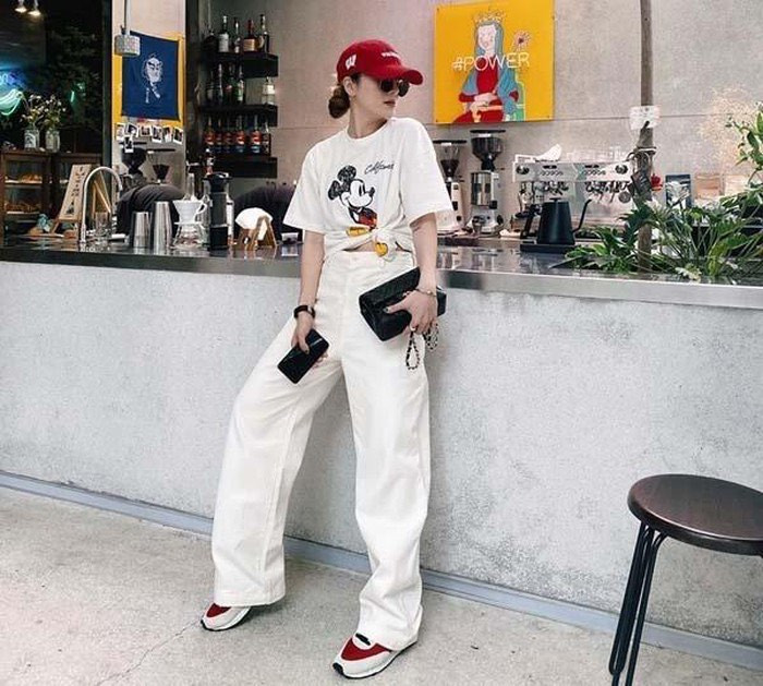 Thủy Tiên bị ông xã ngó lơ khi biển diễn; Angela Phương Trinh bất ngờ diện váy gợi cảm ảnh 15