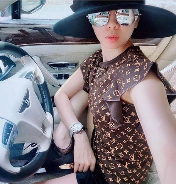 Showbiz 8/7: Châu Bùi “thả thính” Binz khi vừa chia tay Decao; Chi Pu khoe body táo bạo ảnh 20