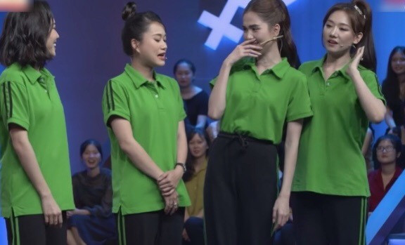 Elly Trần khoe lợi thế vòng một với các kiểu đầm cắt xẻ, Jack xuất hiện với diện mạo mới ảnh 24