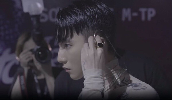 Ngọc Trinh hóa “Cô hầu gái” dù đã U40; Sơn Tùng phủ sóng “Sky Tour Movie” ở 190 quốc gia ảnh 1