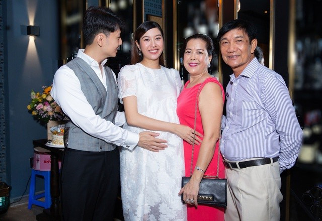 Vũ Khắc Tiệp rao bán ổi trên xe khách; Ngọc Trinh tung bộ ảnh kẹo ngọt đánh dấu tuổi 31 ảnh 3