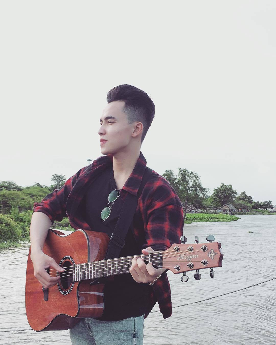 Sắc màu SV 30/7: “Nam thần” trường Y “đốn tim” cộng đồng mạng ảnh 2