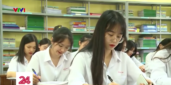 Sắc màu SV 22/7: Hotboy RMIT trở thành MC trẻ nhất VTV7, nữ sinh “ngủ sấp mặt” ở Đà Lạt ảnh 5