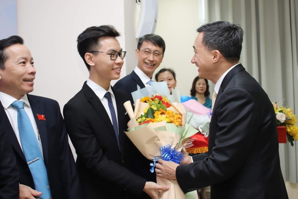 Sắc màu SV 21/7: Cô “Dương Mịch” của ĐH Greenwich; hot girl “đường phố” lột xác quyến rũ ảnh 11