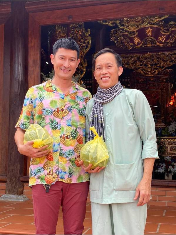 Thủy Tiên bị ông xã ngó lơ khi biển diễn; Angela Phương Trinh bất ngờ diện váy gợi cảm ảnh 14