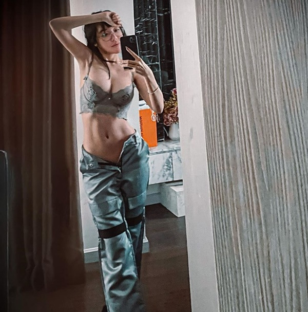 Showbiz 7/7: Hồ Ngọc Hà lần đầu lộ bụng bầu, Thủy Tiên tiếp bước các mỹ nhân khoe eo thon ảnh 17