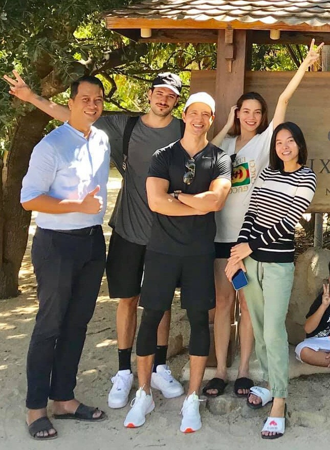 Showbiz 7/7: Hồ Ngọc Hà lần đầu lộ bụng bầu, Thủy Tiên tiếp bước các mỹ nhân khoe eo thon ảnh 6