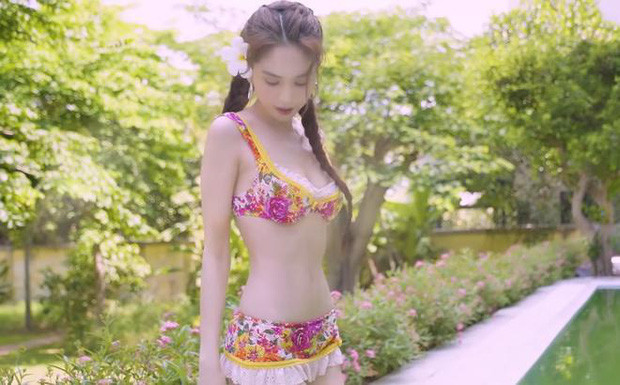 Showbiz 28/7: Trương Ngọc Ánh khoe vẻ quyến rũ, Ngọc Trinh “trưng trổ” body căng đét ảnh 3