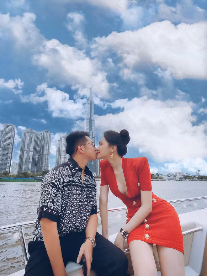 Hương Giang “tình tứ” trên du thuyền cùng bạn trai; Phạm Hương “đẫy đà” vì nghỉ dịch ảnh 12
