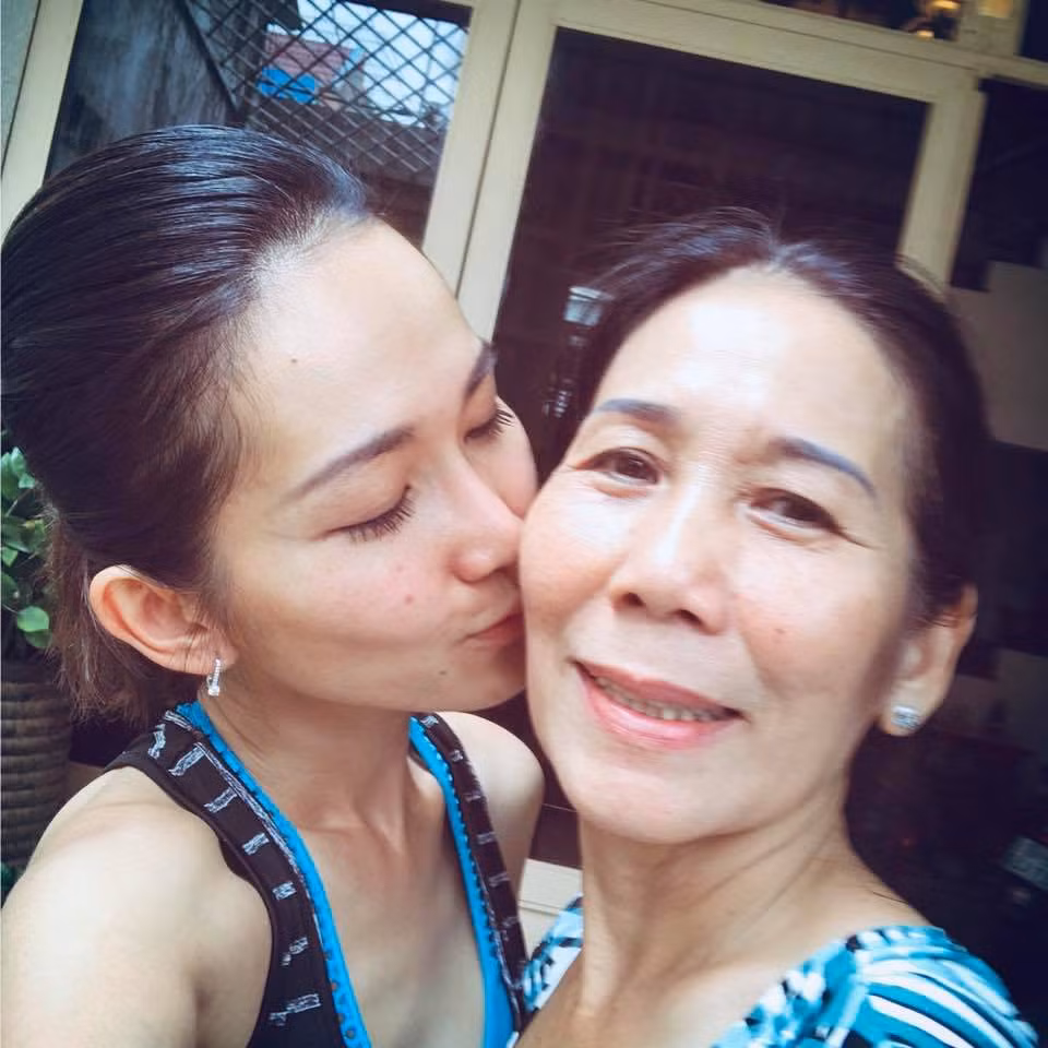 Showbiz 24/6: Đàm Thu Trang khoe bụng bầu, Hồ Ngọc Hà “đáp miếng” rạng rỡ mang song thai ảnh 7