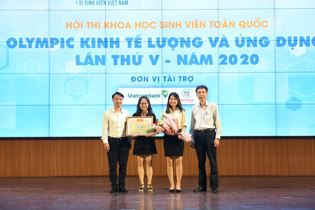 Sắc màu SV 29/6: Những “hot girl” gây sốt ở Học viện An ninh; áo phao GPS hỗ trợ ngư dân ảnh 4
