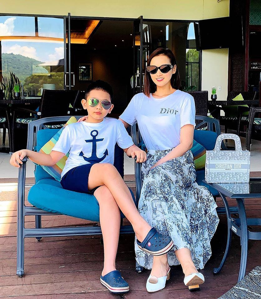 Siêu mẫu Hà Anh kỷ niệm 4 năm ngày cưới, Hương Giang khoe ảnh bikini nóng bỏng ảnh 25