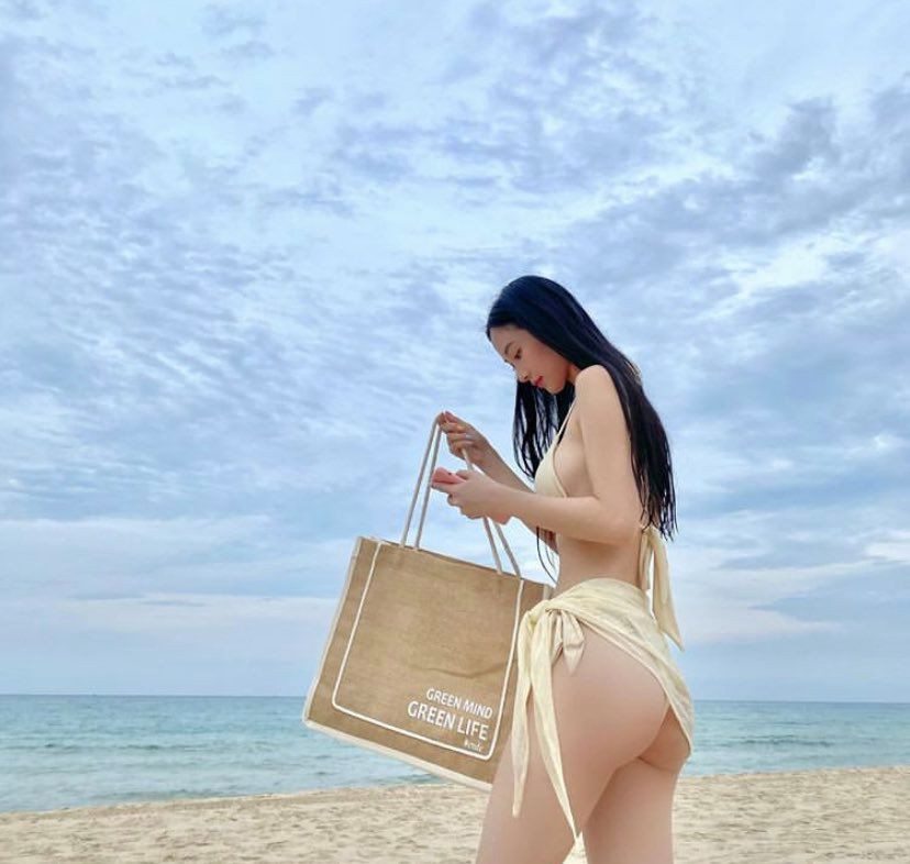 Showbiz 20/6: Hương Giang khoe body căng đét, Trương Ngọc Ánh - Trần Bảo Sơn tái ngộ ảnh 4