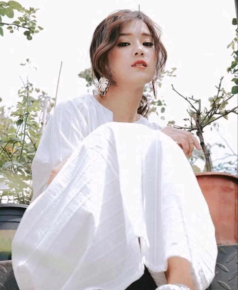 Showbiz 18/6: H'Hen Niê đi chân trần dưới mưa gây “sốt”, Hoàng Thùy Linh - Gil Lê tình tứ ảnh 9