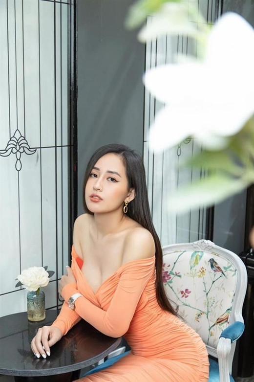 Emily diện váy hở bạo; MV của Quân A.P lọt Top 36 MV “hot” trên thế giới ảnh 4