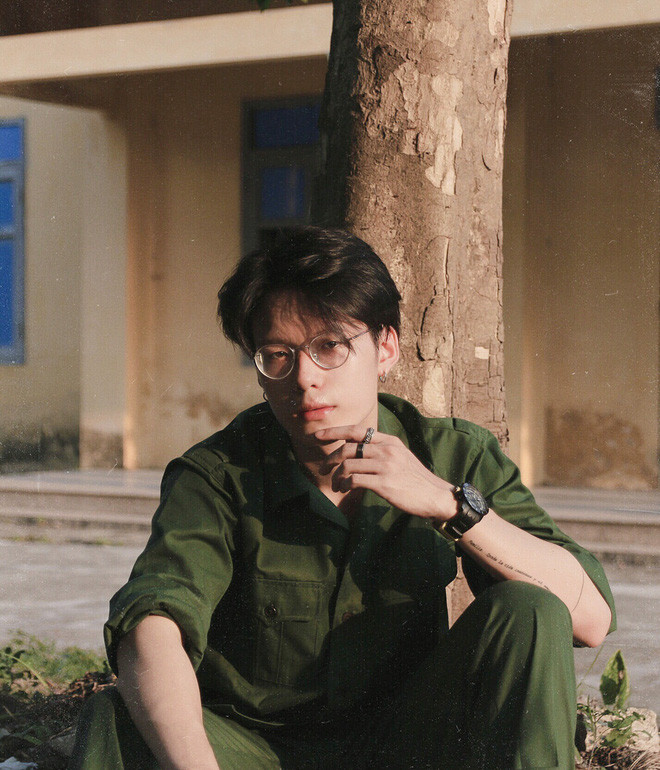 Sắc màu SV 16/7: "Nam thần" ĐH Công nghệ nhập hội trai đẹp trong học kỳ quân sự ảnh 4