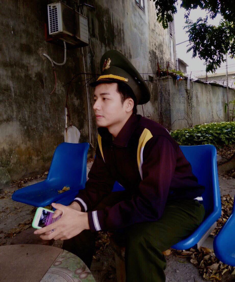 Lộ ảnh chụp khi đang làm nhiệm vụ, chàng công an điển trai khiến dân mạng “truy lùng” info ảnh 3