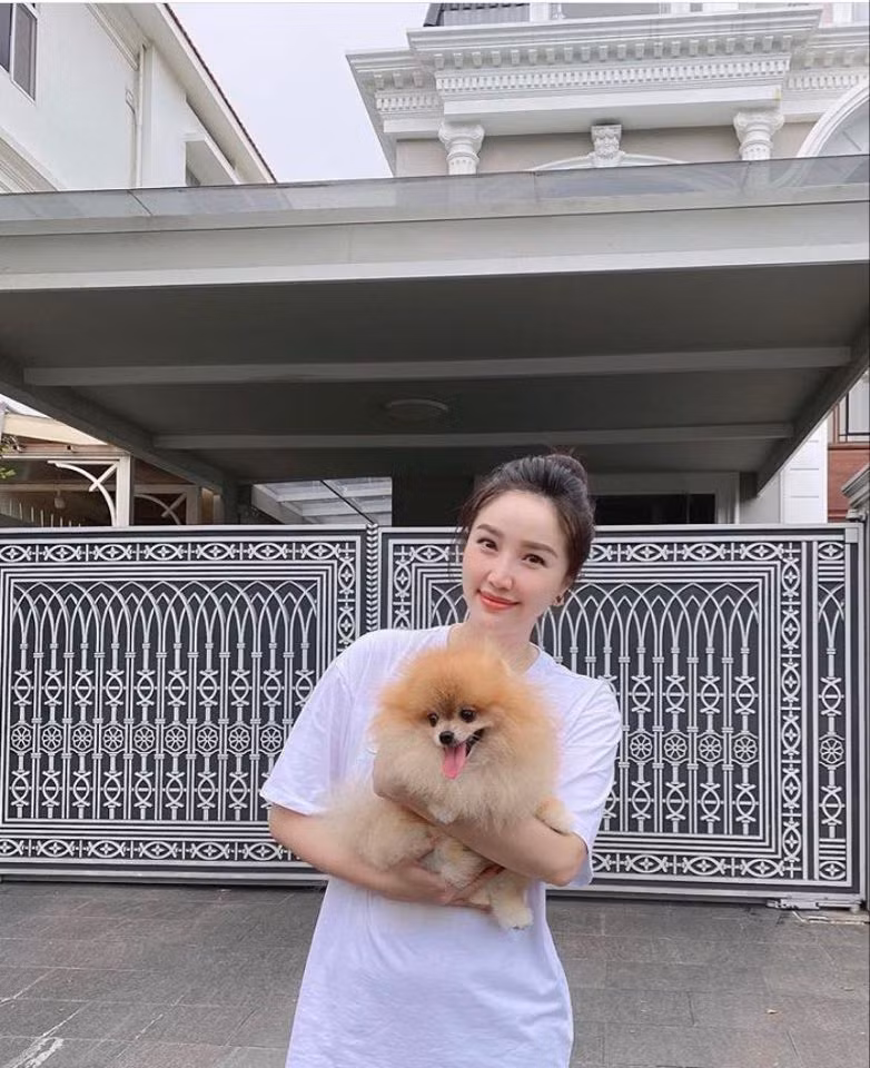 Showbiz 17/7: Chi Pu diện bikini nóng bỏng, Vũ Khắc Tiệp khoe cơ bụng 6 múi ảnh 19