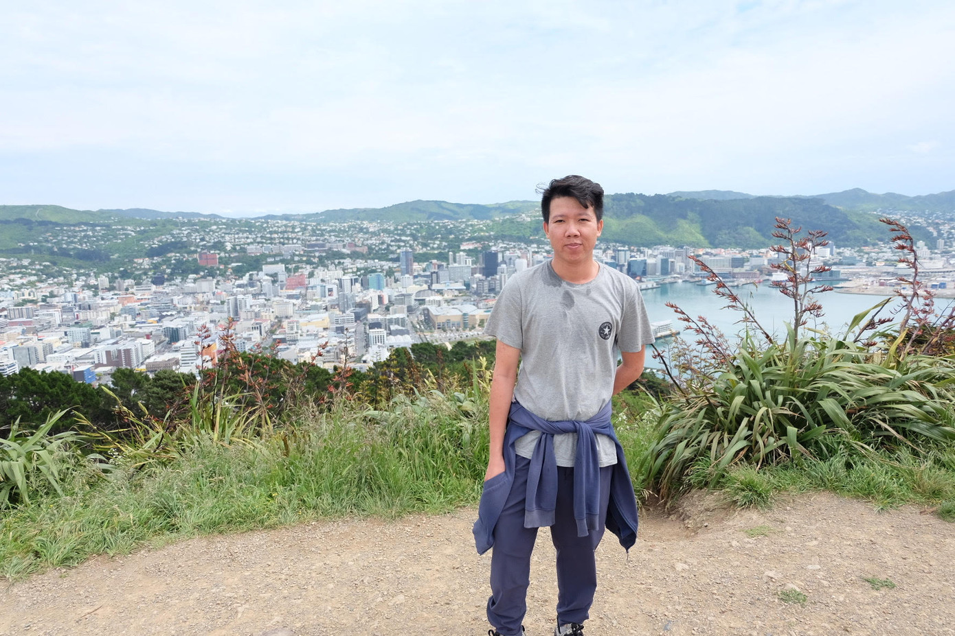 Khoa “khô gà” truyền cảm hứng tích cực qua cuốn sách “Đi qua hai mùa dịch“ ảnh 2