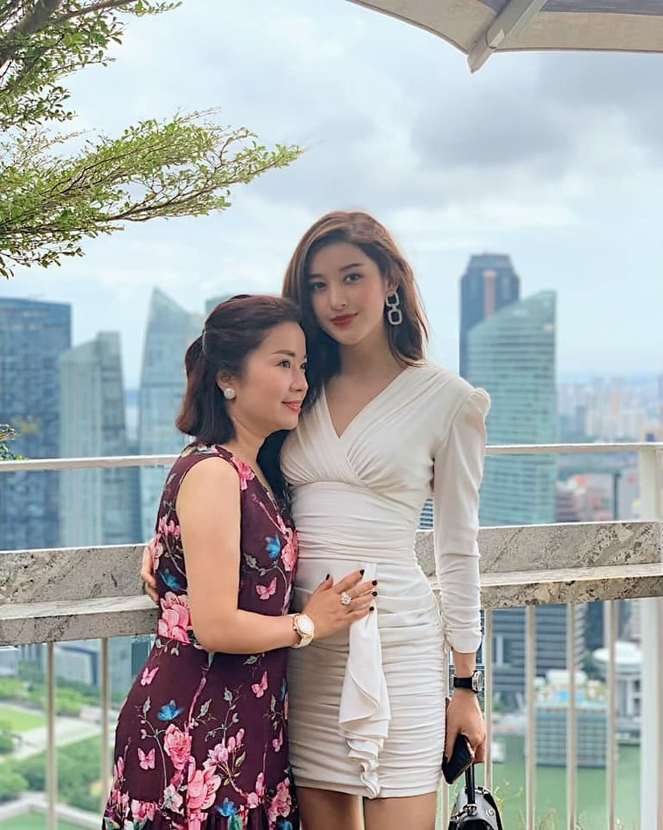 Showbiz 24/6: Đàm Thu Trang khoe bụng bầu, Hồ Ngọc Hà “đáp miếng” rạng rỡ mang song thai ảnh 8