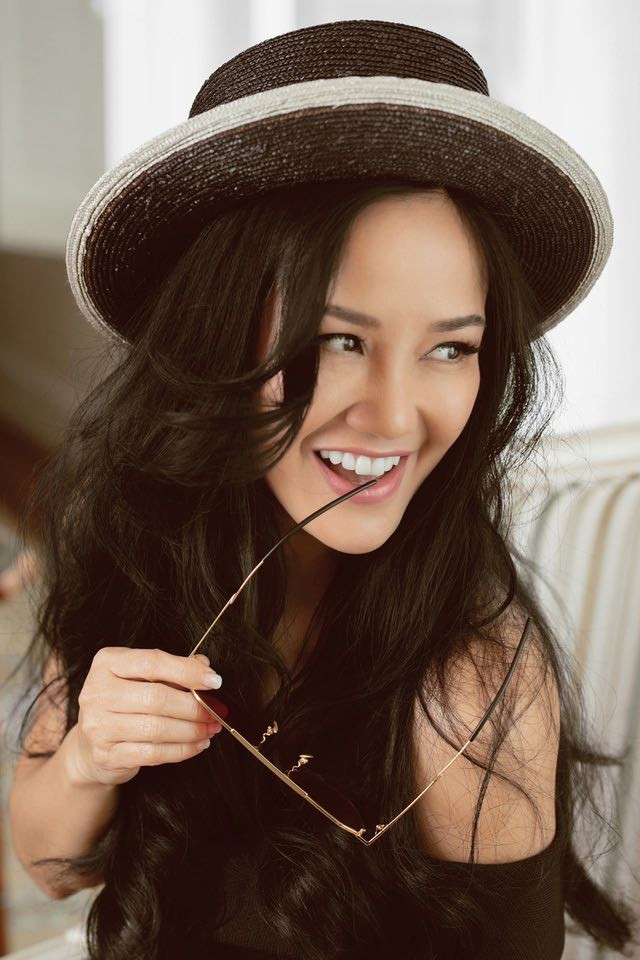 Hari Won, Nhật Kim Anh hạnh phúc bên mẹ; Angela Phương Trinh diện áo dài tại lễ Vu Lan ảnh 28