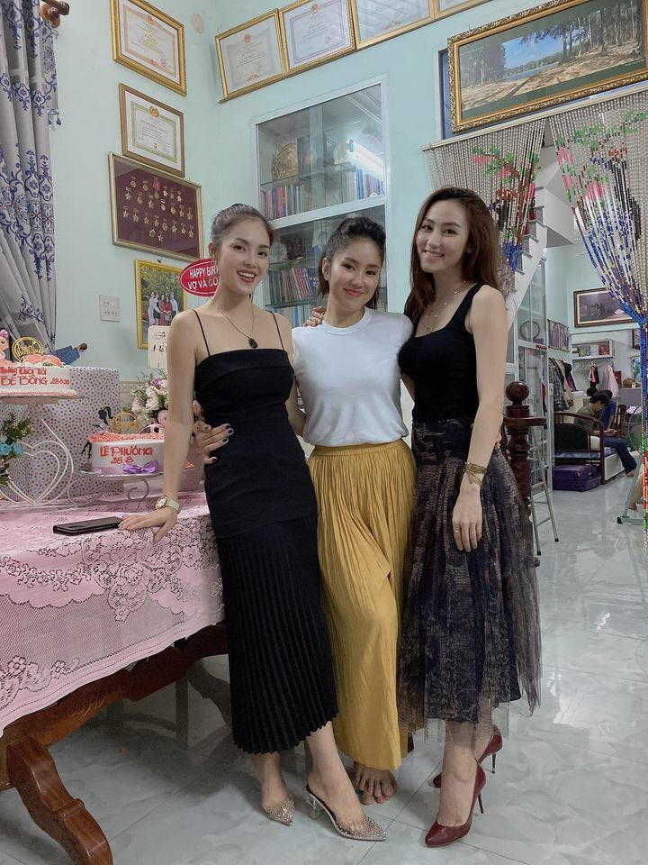 Ngọc Trinh hóa “Cô hầu gái” dù đã U40; Sơn Tùng phủ sóng “Sky Tour Movie” ở 190 quốc gia ảnh 5