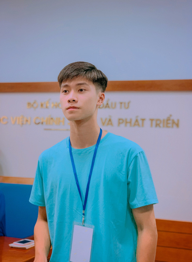 Sắc màu SV 3/8: Hot girl được mệnh danh “crush quốc dân”, Tiktoker “thả thính” gây xôn xao ảnh 7