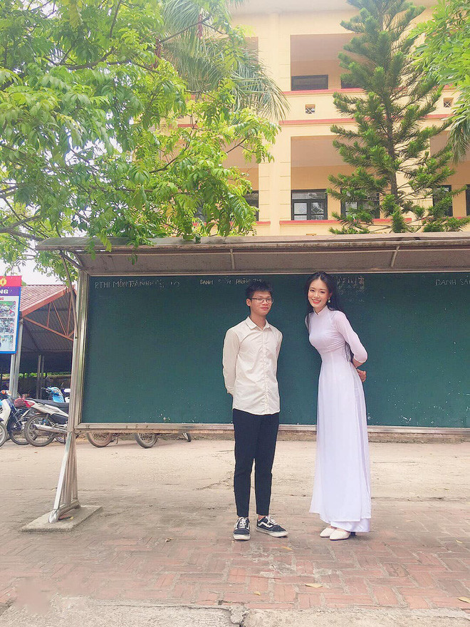 Sắc màu SV 28/7: Hotgirl 9X khoe gương mặt sắc lạnh quyến rũ; nữ sinh có chiều cao “khủng“ ảnh 3