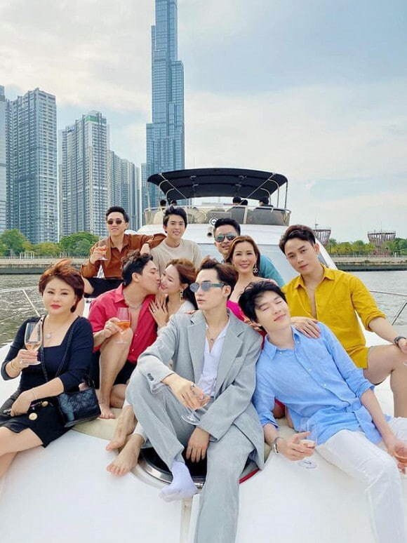 Sao Việt thi nhau chọn du thuyền để xả hơi; Hiếu Hiền bức xúc phủ nhận tin đồn cátsê ảnh 16