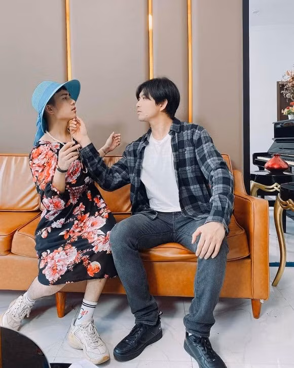 Showbiz 18/6: H'Hen Niê đi chân trần dưới mưa gây “sốt”, Hoàng Thùy Linh - Gil Lê tình tứ ảnh 22