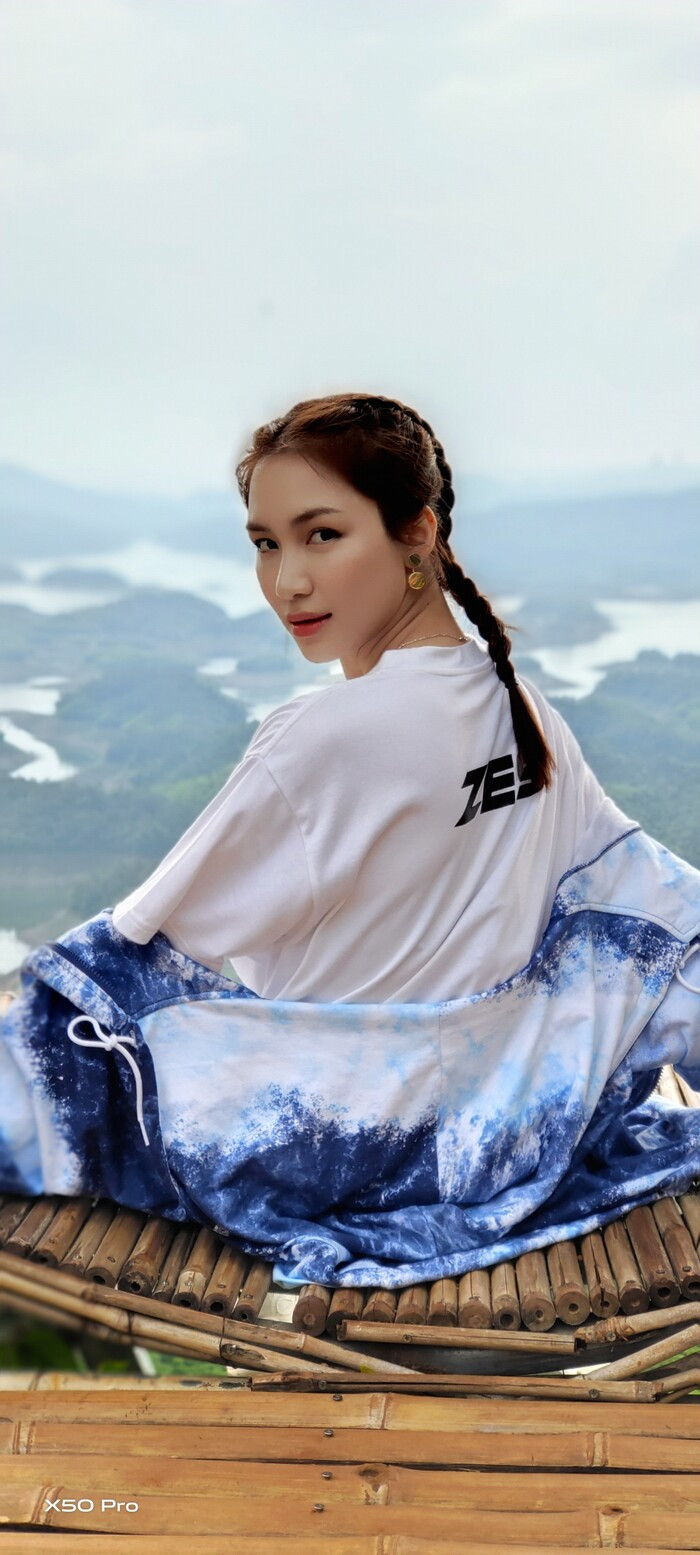 Showbiz 4/8: Ngọc Trinh phỗ diễn đường cong nóng bỏng, BB Trần diện váy xuyên thấu ảnh 14