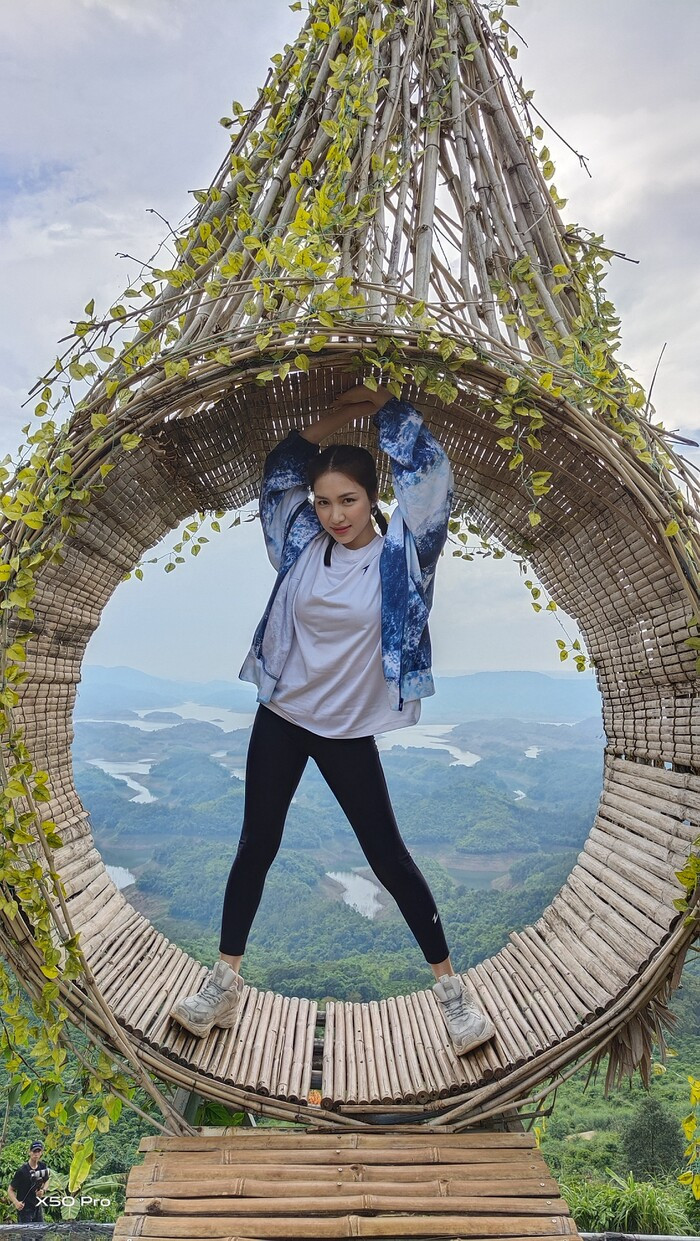 Showbiz 4/8: Ngọc Trinh phỗ diễn đường cong nóng bỏng, BB Trần diện váy xuyên thấu ảnh 15