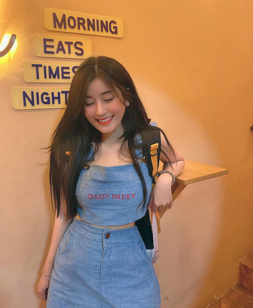 Sắc màu SV 17/7: Nữ sinh trung học đẹp tựa thiên thần; hotgirl 10X sở hữu tài sản “khủng“ ảnh 4